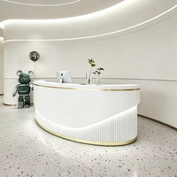 Comptoir de réception incurvé sur mesure avec éclairage LED, comptoir moderne pour salon de beauté, hall d'hôtel, bureau