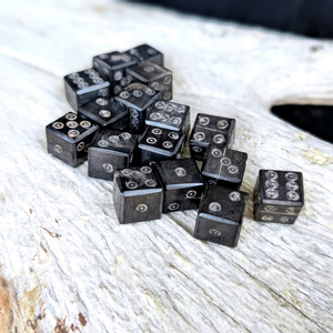 Ensemble de dés en corne de buffle de qualité supérieure, dés en corne naturelle faits à la main pour les collectionneurs, accessoires de jeu et vente en gros - Product Image 1