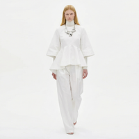 Chemisier ample en tissu tissé blanc vintage élégant avec broderie et ourlet festonné, manches larges, style cape poncho pour femme, vente en gros personnalisée