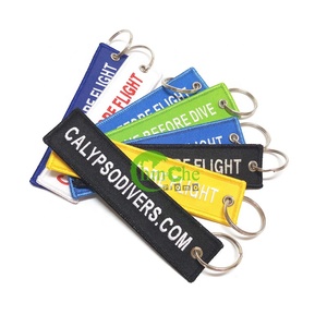 Tùy Chỉnh Màu Đỏ Thêu Vải <span class=keywords><strong>Key</strong></span> <span class=keywords><strong>Tag</strong></span> Vải Keychain Phong Cách Cổ Điển Cho Chuyến Bay Và Khuyến Mãi Bao Gồm Vòng Chìa Khóa - Product Image 5