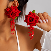 Pendientes de tela fresca con flores grandes y coloridas, cuentas de arroz dulce y borlas largas con diseño de hoja para mujer