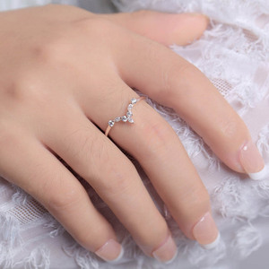 Anello a Forma di V con Design Marquise, Stile Impilabile per Donne - Product Image 2