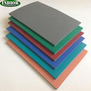 Venta al por mayor nuevo diseño alfombra rollo laminado grano de madera vinilo plástico suelo interior moderno China Hotel deportes taller Pvc - Product Image 1