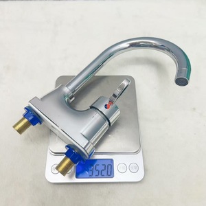 Grifo de Lavabo de Doble Manija, Cromado, con Válvula de Cerámica, 2 Orificios, Montaje en Encimera, Agua Fría y Caliente - Product Image 2