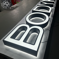 Lettres LED personnalisées à double éclairage avec halo blanc avant et arrière pour signalétique de marque de fitness