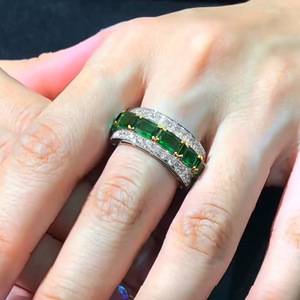 Anello Bicolore con Zircone Verde per Donne, Elegante Gioiello da Dito per Occasioni Formali e Serali - Product Image 2