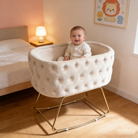 Lit bébé berçant PZCN HOME, moderne et luxueux, en tissu velours, avec panier, co-dodo, avec pieds en métal et barrière de lit