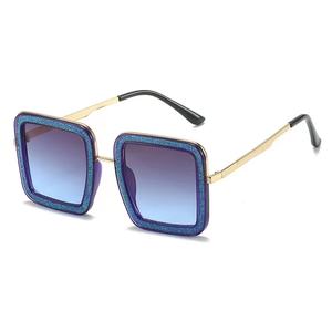 Gafas de sol de gran tamaño para mujer y <span class=keywords><strong>hombre</strong></span>, <span class=keywords><strong>lentes</strong></span> de sol cuadradas de lujo con diamantes brillantes, gafas de sol UV400 masculinas, anteojos <span class=keywords><strong>Hipster</strong></span> necesarios al por mayor - Product Image 5