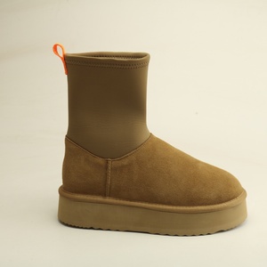 รองเท้าบูททรงสูงหนังกลับวัวแท้ Colorway - Product Image 3