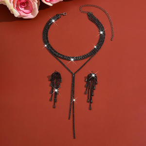 Gothic Dark Style Schmucksets Mehrschichtige Halskette Modische Schwarze Glänzende Strass-Quasten-Ohrringe und Halsketten für Damen Set - Product Image 3