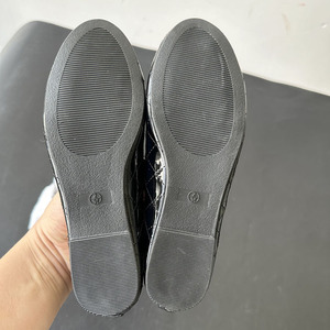 Zapatos <span class=keywords><strong>de</strong></span> baile <span class=keywords><strong>de</strong></span> <span class=keywords><strong>cuero</strong></span> para niños <span class=keywords><strong>de</strong></span> color sólido y a la moda con punta redonda en estilo <span class=keywords><strong>Ballet</strong></span>. - Product Image 4