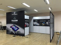 Stand d'exposition modulaire en aluminium en forme de L avec impression personnalisée pour salon professionnel, toile de fond pour exposition sur le thème de l'électronique et des jeux