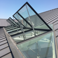 Fenêtre de toit industrielle moderne automatique en alliage d'aluminium à persiennes, isolée thermiquement et thermolaquée, pour l'évacuation des fumées d'incendie en extérieur