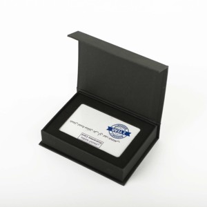 กล่องบรรจุการ์ดแม่เหล็กที่<span class=keywords><strong>ระลึก</strong></span>เกมของขวัญหรูหราโลโก้ออกแบบได้เองสำหรับธุรกิจสีดำกระดาษแข็งแบบแข็งธนาคารวีไอพีการ์ดโลหะ - Product Image 1