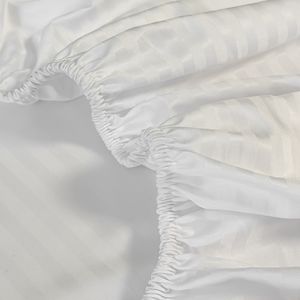 <span class=keywords><strong>Set</strong></span> di Tre Pezzi di Lenzuola con Angoli in Raso a Righe ad Alto Numero di Fili, Ecologiche, per Centri di Maternità e Assistenza Infermieristica - Product Image 5