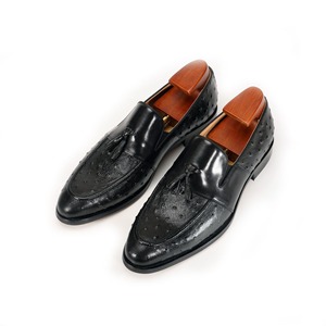 Zapatos de estilo italiano hechos a mano, mocasines con borlas para hombre, zapatos de vestir de oficina con textura exótica genuina de piel de vaca CEO - Product Image 3