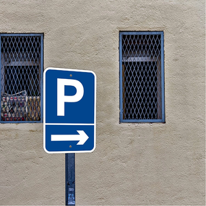 Panneau de sécurité routière protégé contre les UV et résistant aux intempéries, panneau de stationnement réfléchissant personnalisé de haute qualité avec flèche - Product Image 4