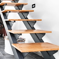 Escalera recta interior de un solo vuelo de metal galvanizado, diseño personalizado disponible, calidad de exportación a todo el mundo