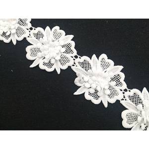 Adornos Bordados 100% Algodón con Diseño Floral 3D en Amarillo y Blanco de 4.5cm 30x10x40 para Costura, Manualidades, Decoraciones de Boda RSP405 - Product Image 5