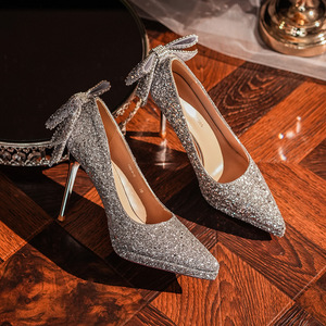 Zapatos de Tacón de Aguja con Punta Puntiaguda y Correa de Tobillo de Cristal, Zapatos Formales de Noche para Boda, Color Plateado Brillante, Varios Tamaños - Product Image 1
