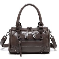 Mode européenne américaine sac à bandoulière pour femmes sac à main de moto de course clouté de grande capacité transfrontalière sac à bandoulière unique