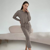 OWM ODM hilo hilado con núcleo Jersey de solapa tejido por ordenador para mujer Falda recta delgada para mujer Falda jersey para mujer traje de dos piezas