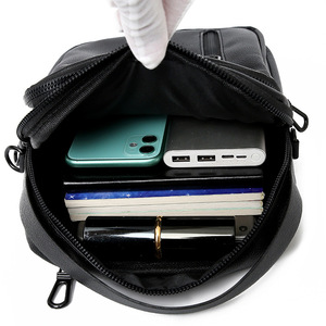 Bolso bandolera impermeable OEM para hombre, de piel sintética, moderno, tipo mensajero. - Product Image 2