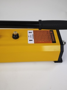 ปั๊มมือไฮดรอลิกมาตรฐาน VPD-801 10000PSI ใช้แทน ENERPAC ได้ เหมาะสำหรับเครื่องมือไฮดรอลิกยกและกดในโรงงาน - Product Image 4