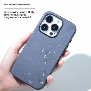Étui de téléphone étanche à motif animal en twill finement tissé avec embossage et fixation magnétique pour iPhone 16 et 17 - Product Image 1