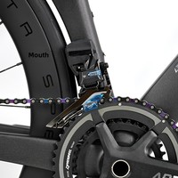 Vélo de route en fibre de carbone TWITTER avec transmission électronique sans fil Wheeltop, 24 vitesses, freins à disque hydrauliques, cadre rigide, capacité de charge de 150 kg