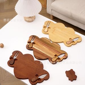 Tabla de queso de madera de forma irregular con cuchillo y tenedor para uso doméstico - Product Image 1