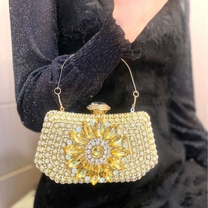 Bolsos <span class=keywords><strong>de</strong></span> mano tipo clutch con perlas 2026 para mujer, con pedrería y cuentas hechas a mano, bolso <span class=keywords><strong>de</strong></span> noche con cadena desmontable, asa <span class=keywords><strong>de</strong></span> cristal, bolsos <span class=keywords><strong>de</strong></span> mano formales tipo clutch - Product Image 4