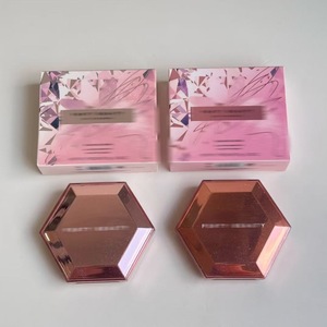 แป้งไฮไลท์เตอร์กลิตเตอร์ Glow Diamond ชิมเมอร์ คอนทัวร์ อิลลูมิเนเตอร์ สีโรสโกลด์ สำหรับความงามในทุกวัน - Product Image 2