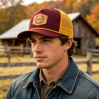 Casquette de golf perforée à 5 panneaux en polyester bicolore avec logo personnalisé premium, patch en cuir et trous découpés au laser