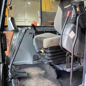 DOOSAN DX60 Pelle sur chenilles d'occasion de 6 tonnes Origine coréenne Bonne performance Pompe à moteur à noyau Modèle 2023 Capacité du godet de 0.21m - Product Image 5