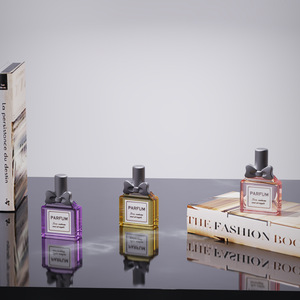 ML Ensemble de maquillage miniature pour maison de poupée, comprenant rouge à lèvres, parfum, poudre compacte, kits de pinceaux et accessoires cosmétiques, en plastique, style mode et amour - Product Image 2