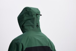 Veste de ski ODM - Imperméable, coupe-vent, chaude, respirante, à capuche pour homme - Veste de ski de montagne de haute qualité pour l'extérieur - Product Image 6