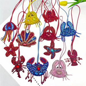 Autocollants en tissu brodés faits main avec perles, crevettes, crabes et étoiles de mer, ornements suspendus pour coques de téléphone portable, sacs et vêtements - Product Image 1