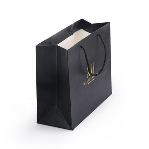 Sacs cadeaux personnalisés <span class=keywords><strong>noir</strong></span> mat avec logo imprimé en feuille d'or, sacs d'emballage en papier pour occasions de luxe, beauté <span class=keywords><strong>et</strong></span> cadeaux haut de gamme - Product Image 5