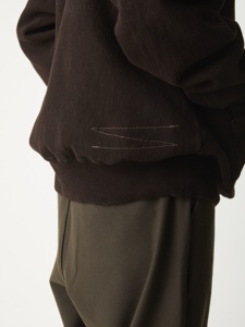 Sudadera negra de gran tamaño con capucha y patrón sólido vintage personalizada para hombre para la temporada de primavera - Product Image 4