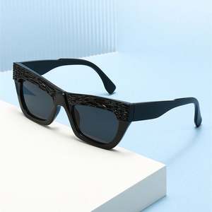 Lunettes de soleil vintage 2025 personnalisées avec logo, grande monture carrée pour hommes et femmes, protection UV400, monture PC, style œil de chat - Product Image 3