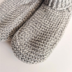 Chaussons d'intérieur antidérapants en tricot doux et doublés en sherpa pour femmes, hommes et adultes - Product Image 3