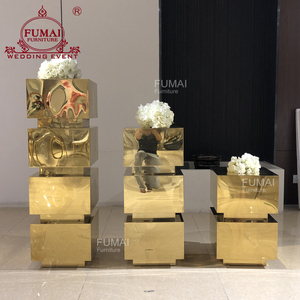 Mesa de exhibición de zócalo de centro de mesa de boda de oro para eventos - Product Image 1