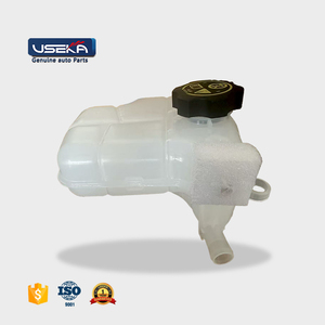 Réservoir d'expansion de radiateur de liquide de refroidissement USEKA OEM 13393368 pour <span class=keywords><strong>Opel</strong></span> pour Vauxhall <span class=keywords><strong>Astra</strong></span> <span class=keywords><strong>J</strong></span> Cascada pour Fiat TIPO Hatchback - Product Image 1