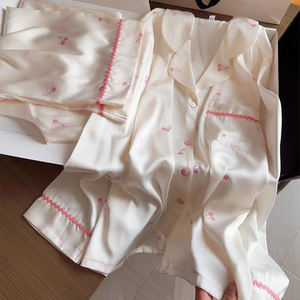 Nouvel ensemble de pyjamas personnalisés 2 pièces pour femmes, pyjamas en satin de soie doux à imprimé cerise, ensemble de pyjamas pour femmes - Product Image 2