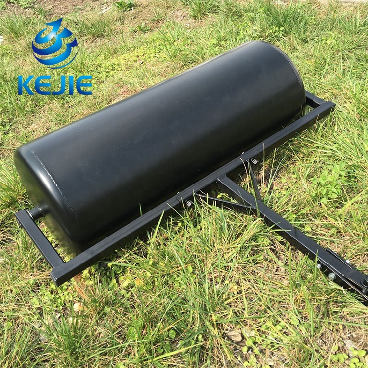 Газонный ролик, заполненный водой и песком