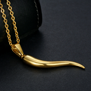 Nouvel Arrivage Collier Pendentif Porte-bonheur en Acier Inoxydable avec Breloque Cornicello Italien en Émail Rouge Pimenté - Product Image 3