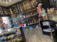 Briquet rechargeable en stock en Europe avec nouveau support paresseux, ne laisse pas tomber les cendres, support de personnalité pour homme