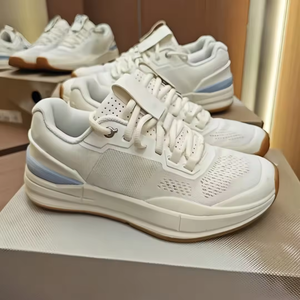 รองเท้าผ้าใบผู้ชายสไตล์สปอร์ต ลำลอง ระบายอากาศได้ดี ซับในตาข่าย เหมาะสำหรับเล่นเทนนิส วิ่งออกกำลังกาย เดินเล่นกลางแจ้ง - Product Image 2