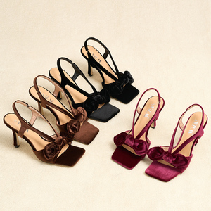 Sandalias Elegantes de Tacón Alto con Punta Cuadrada y Tira en el Talón, de Terciopelo Marrón para Mujer, con Lazo - Product Image 2